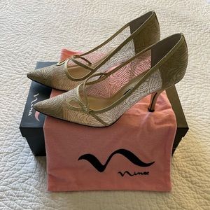 Womens Gold Lace Detail Style Glittery Heels Size 6.5M